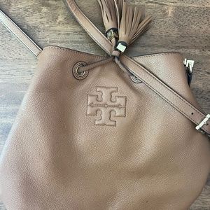 Tory burch drawstring crossbody camel color